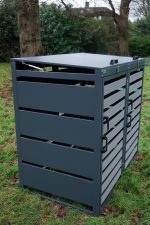 A_photograph_taken_during_daytime_showcases_a_stur - Gardens World